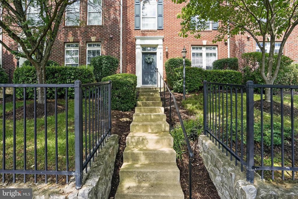 2195 POTOMAC CLUB PKWY, Woodbridge, VA 22191