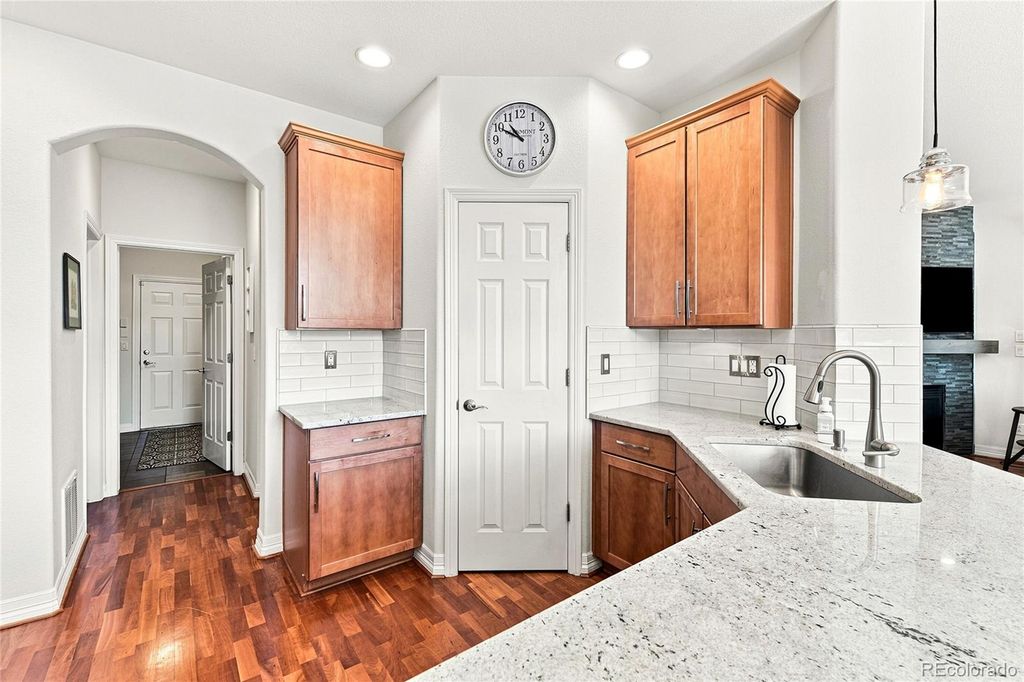 Image 16 of property listing at 10152 Bluffmont Lane, Lone Tree, CO 80124