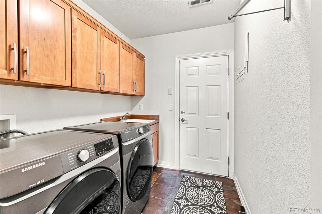 Image 33 of property listing at 10152 Bluffmont Lane, Lone Tree, CO 80124