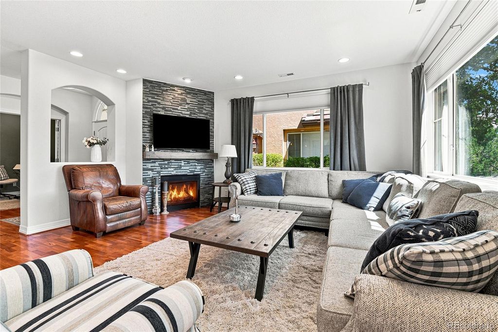 Image 8 of property listing at 10152 Bluffmont Lane, Lone Tree, CO 80124