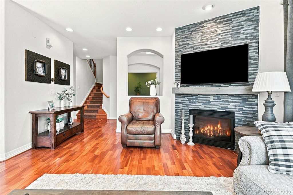 Image 9 of property listing at 10152 Bluffmont Lane, Lone Tree, CO 80124