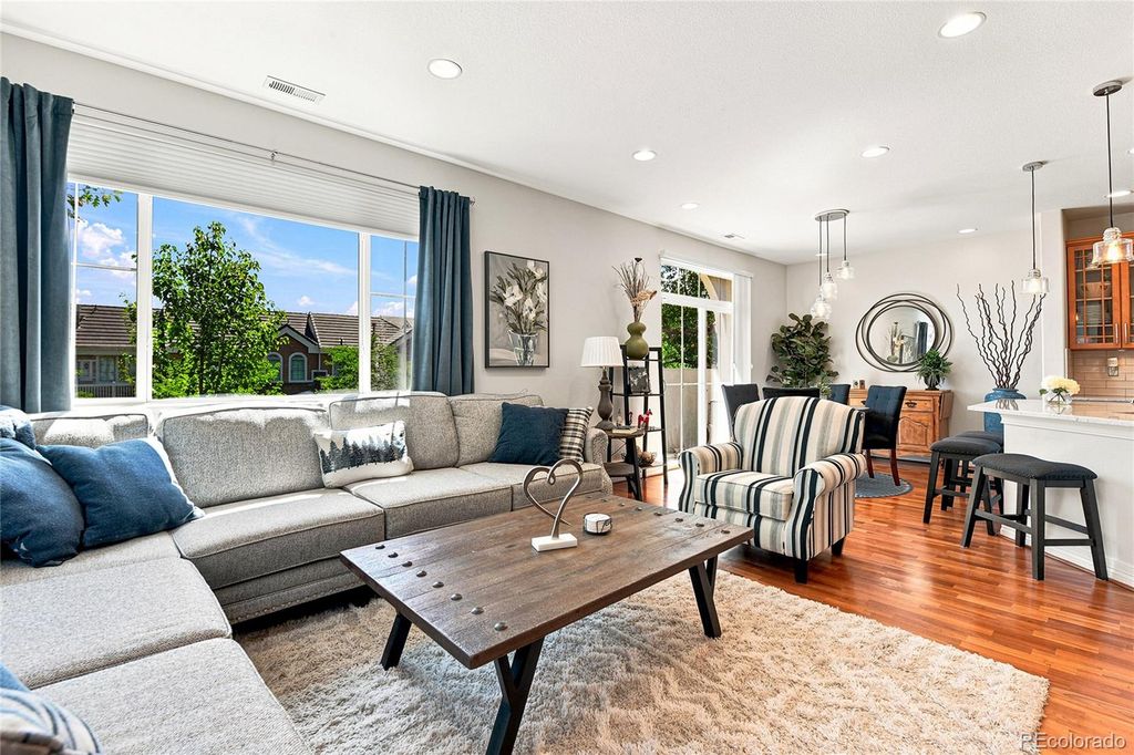 Image 10 of property listing at 10152 Bluffmont Lane, Lone Tree, CO 80124