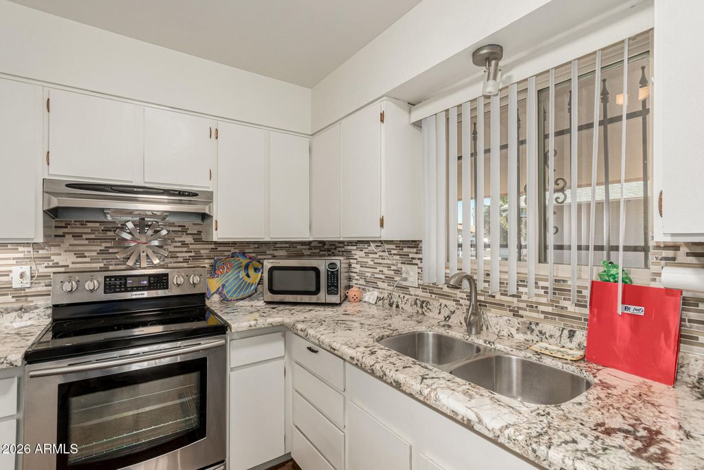 Image 11 of property listing at 5301 W VERNON Avenue, Phoenix, AZ 85035