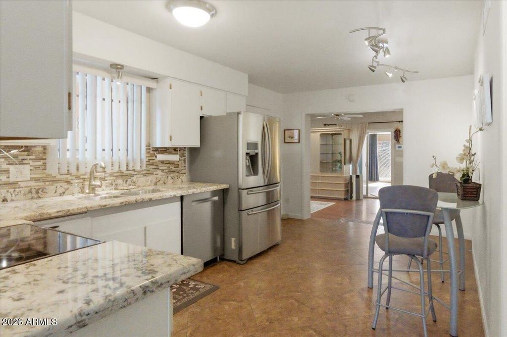 Image 12 of property listing at 5301 W VERNON Avenue, Phoenix, AZ 85035