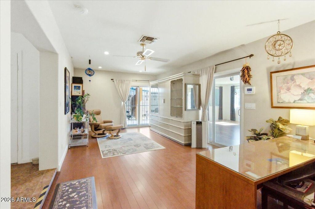 Image 13 of property listing at 5301 W VERNON Avenue, Phoenix, AZ 85035