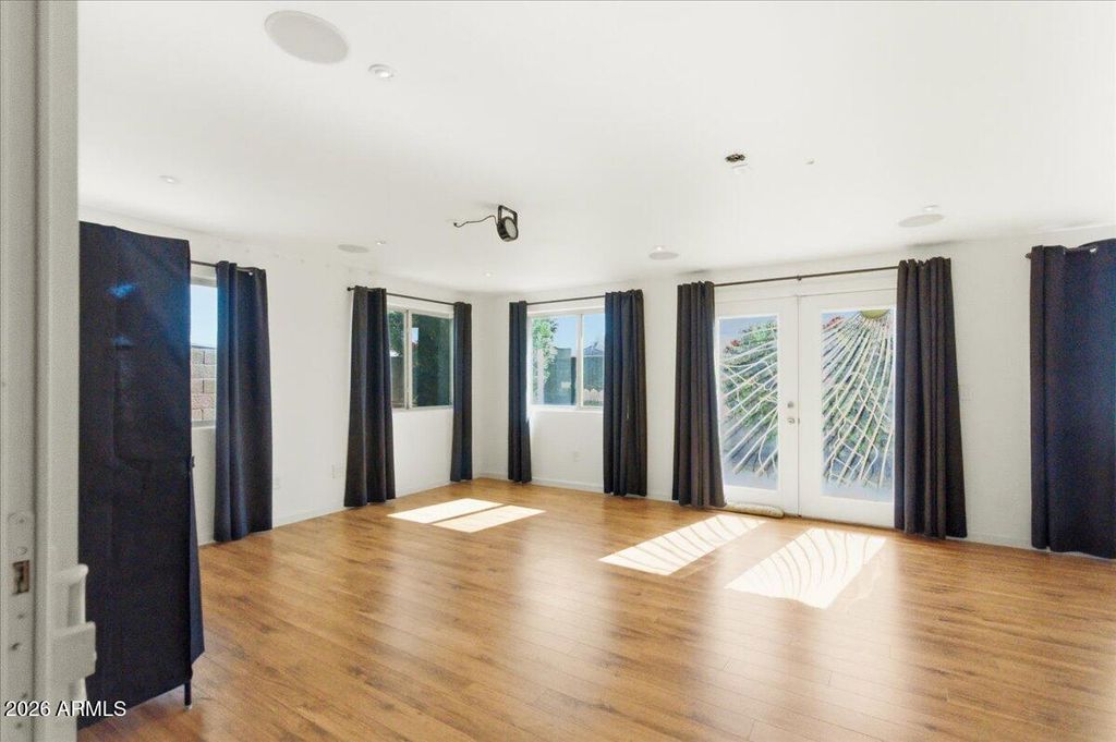 Image 16 of property listing at 5301 W VERNON Avenue, Phoenix, AZ 85035