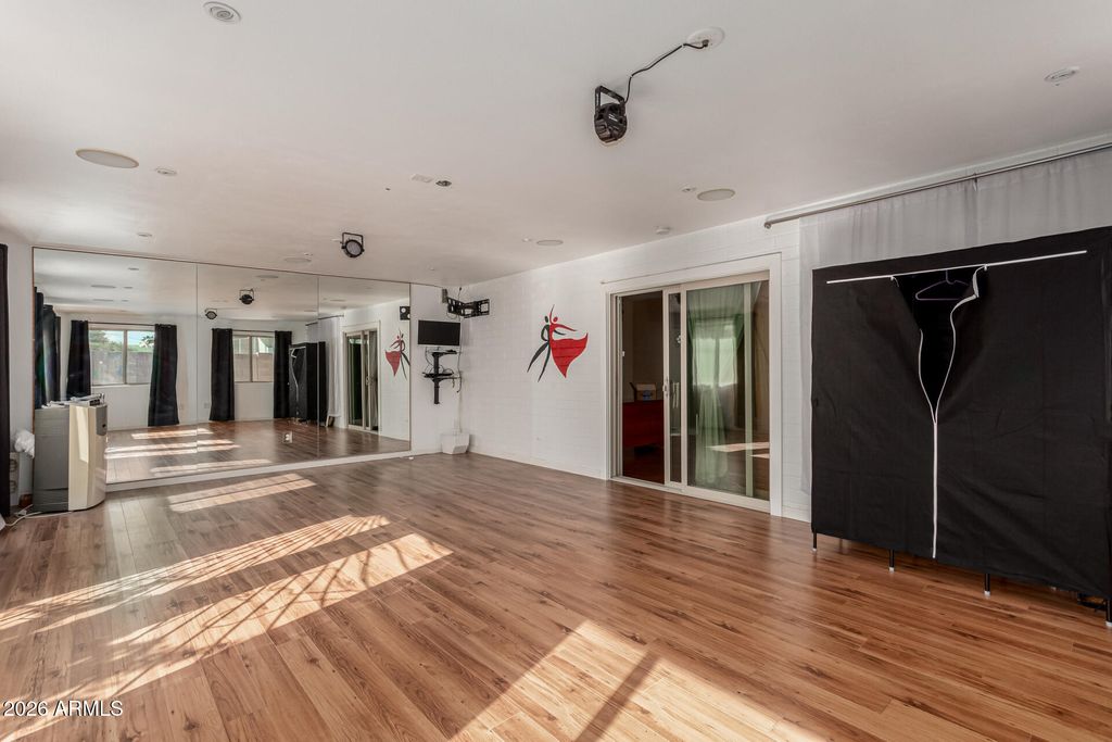 Image 17 of property listing at 5301 W VERNON Avenue, Phoenix, AZ 85035