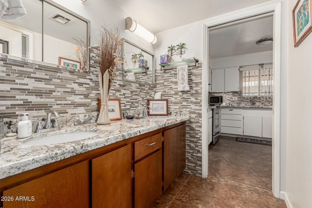 Image 23 of property listing at 5301 W VERNON Avenue, Phoenix, AZ 85035