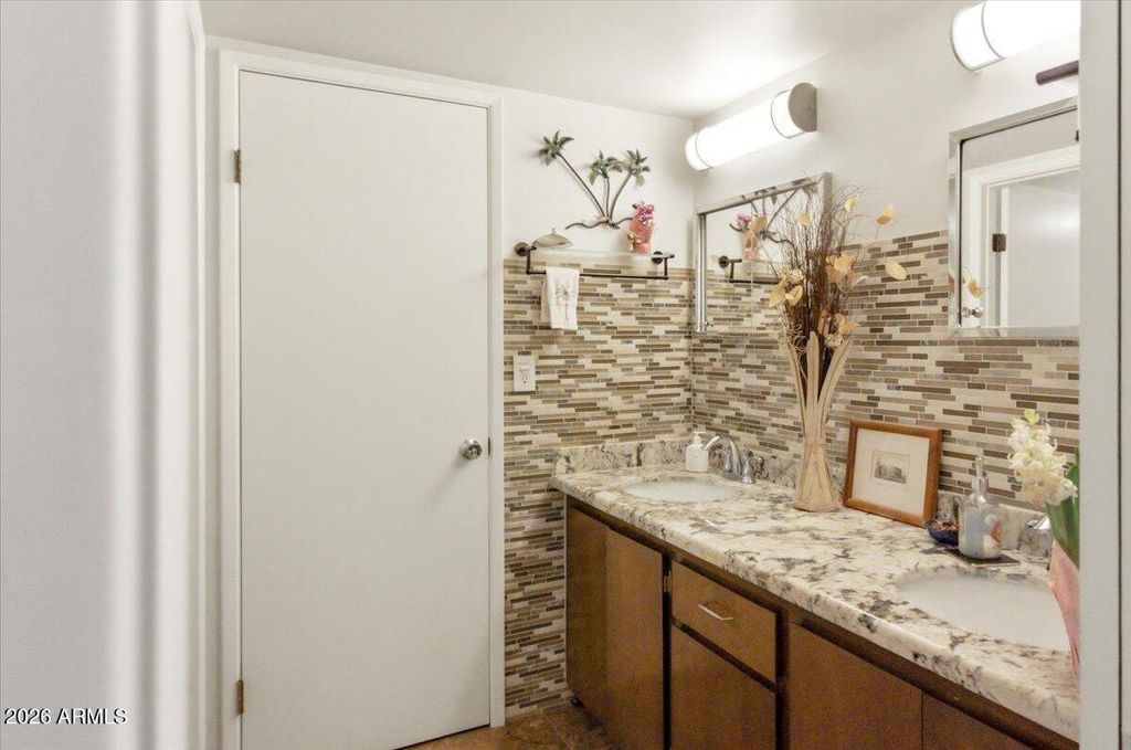 Image 24 of property listing at 5301 W VERNON Avenue, Phoenix, AZ 85035