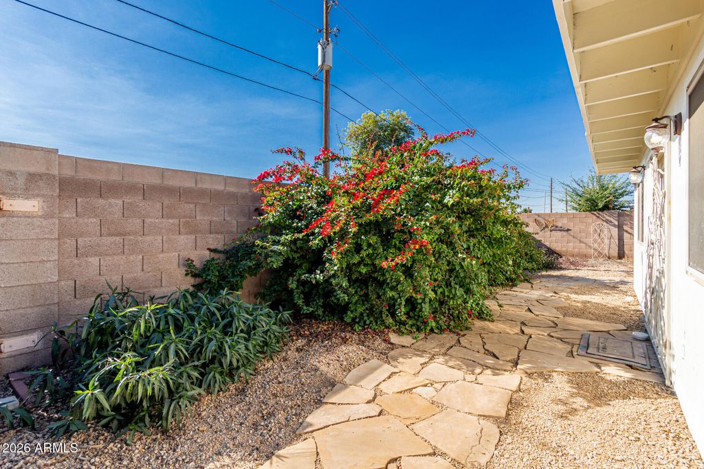 Image 31 of property listing at 5301 W VERNON Avenue, Phoenix, AZ 85035