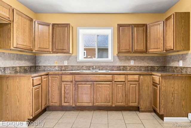 2413 Walnut Street, Port Huron, MI 48060
