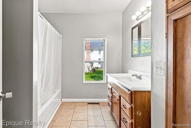 2413 Walnut Street, Port Huron, MI 48060