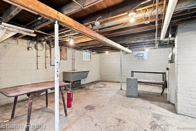 2413 Walnut Street, Port Huron, MI 48060