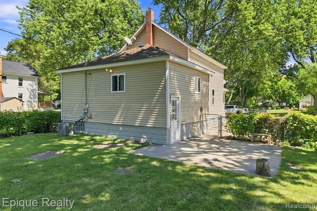 2413 Walnut Street, Port Huron, MI 48060