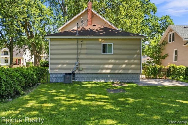 2413 Walnut Street, Port Huron, MI 48060