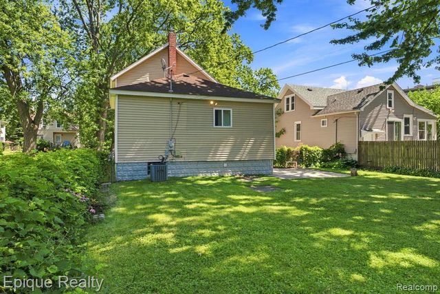 2413 Walnut Street, Port Huron, MI 48060