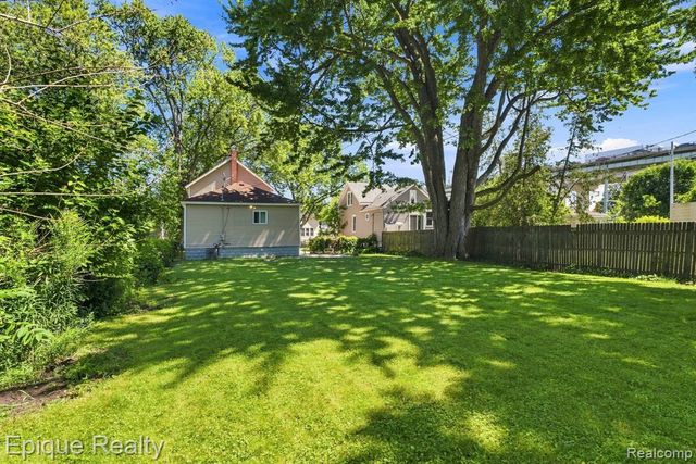 2413 Walnut Street, Port Huron, MI 48060