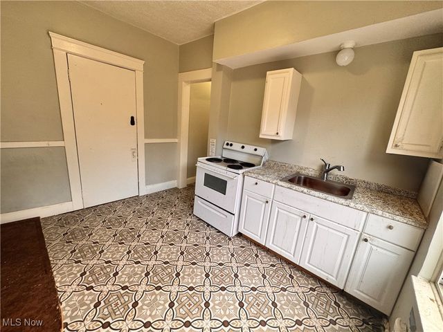 8621 Denison Avenue, Cleveland, OH 44102