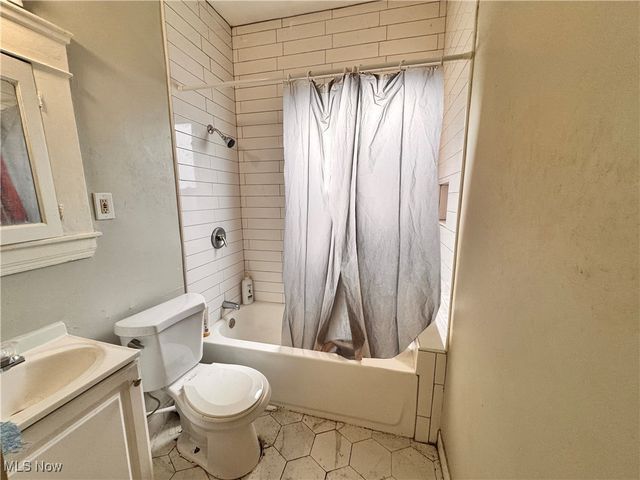 8621 Denison Avenue, Cleveland, OH 44102