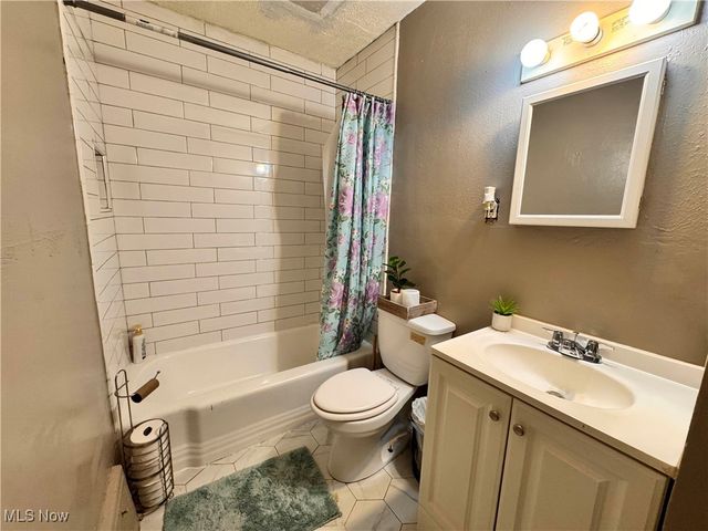 8621 Denison Avenue, Cleveland, OH 44102