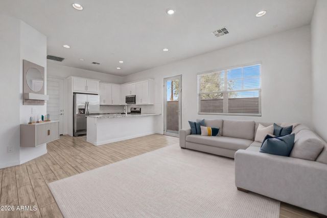 256 E GEMINI Place, Chandler, AZ 85249
