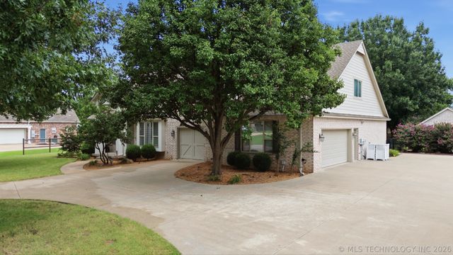 13215 S 118th East Avenue, Broken Arrow, OK 74011