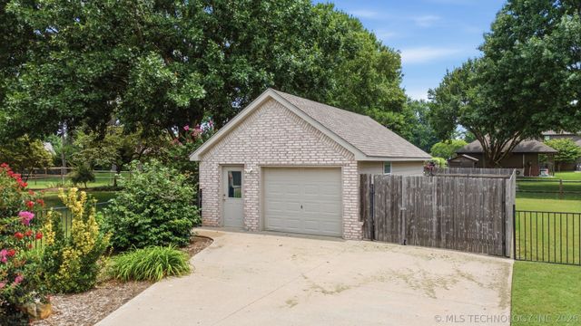 13215 S 118th East Avenue, Broken Arrow, OK 74011