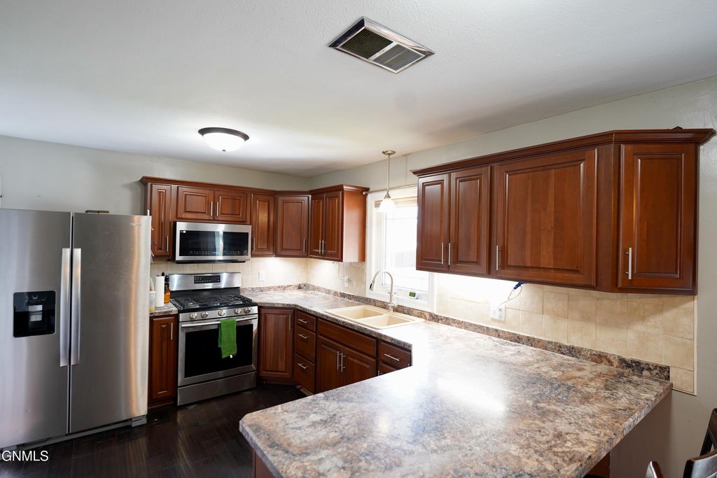 1609 5th Avenue NE, Jamestown, ND 58401 photo 4