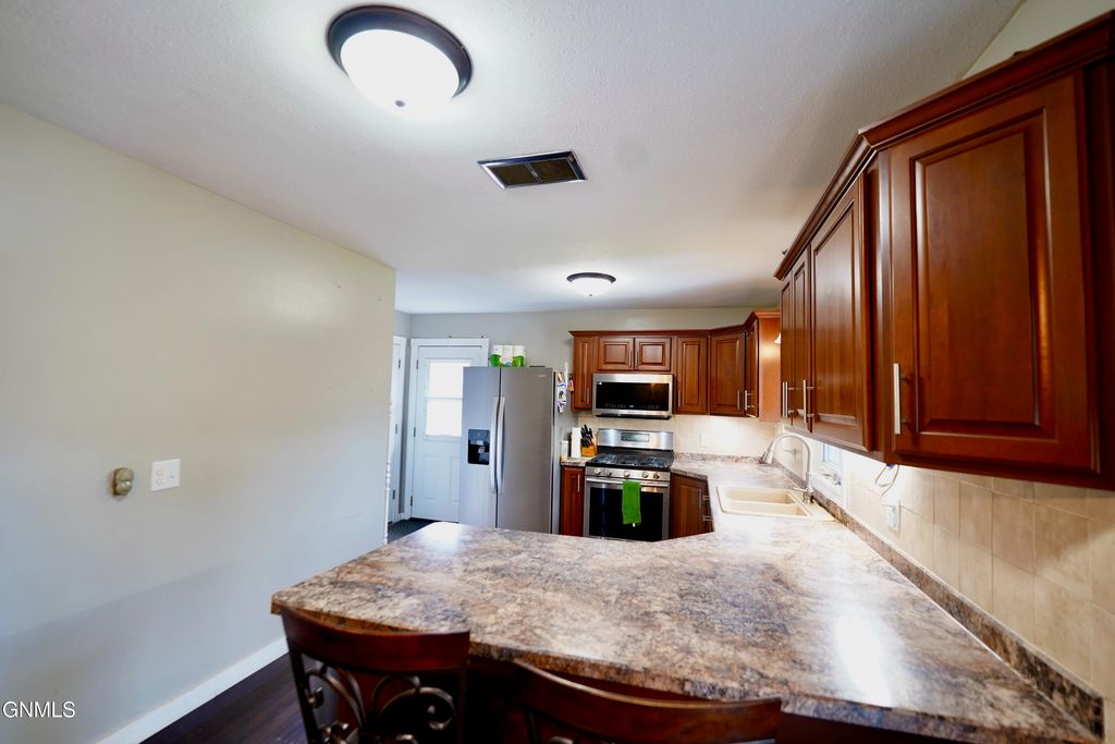 1609 5th Avenue NE, Jamestown, ND 58401 photo 5