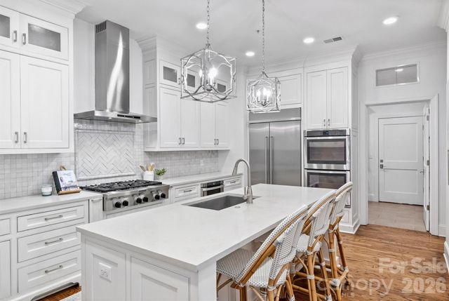 2251 Selwyn Avenue, Charlotte, NC 28207