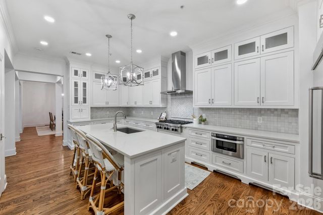 2251 Selwyn Avenue, Charlotte, NC 28207