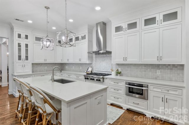 2251 Selwyn Avenue, Charlotte, NC 28207