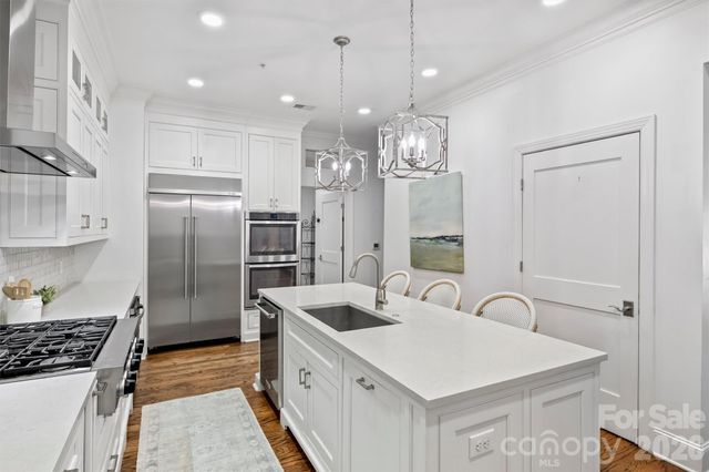 2251 Selwyn Avenue, Charlotte, NC 28207