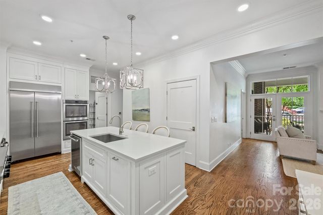 2251 Selwyn Avenue, Charlotte, NC 28207