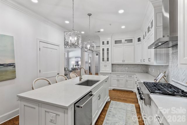 2251 Selwyn Avenue, Charlotte, NC 28207