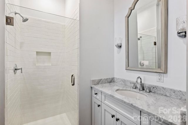 2251 Selwyn Avenue, Charlotte, NC 28207