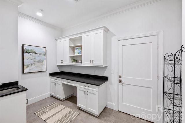2251 Selwyn Avenue, Charlotte, NC 28207