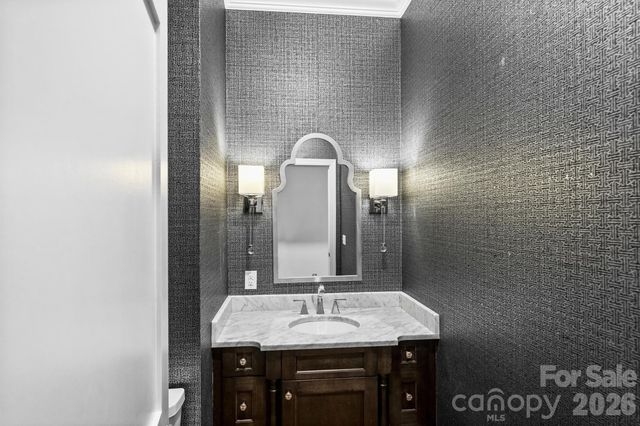 2251 Selwyn Avenue, Charlotte, NC 28207
