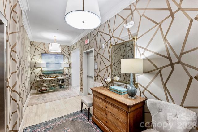 2251 Selwyn Avenue, Charlotte, NC 28207