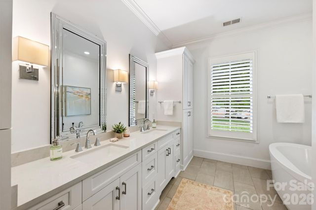 2251 Selwyn Avenue, Charlotte, NC 28207