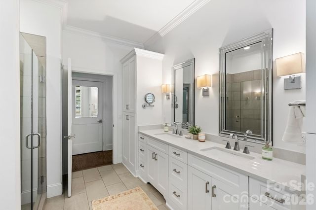 2251 Selwyn Avenue, Charlotte, NC 28207
