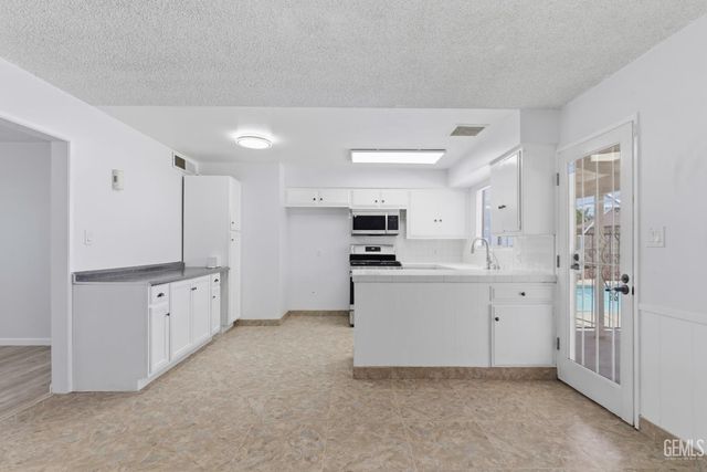 1001 White Lane, Bakersfield, CA 93307