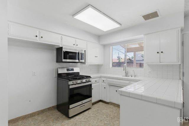 1001 White Lane, Bakersfield, CA 93307