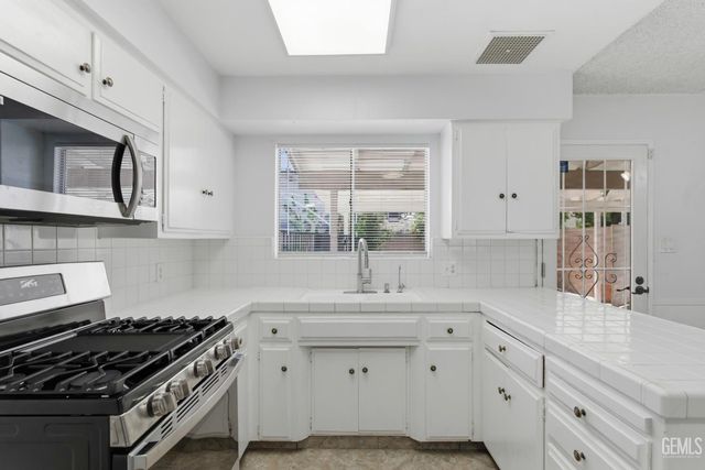 1001 White Lane, Bakersfield, CA 93307