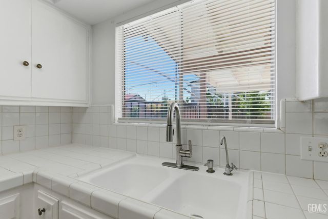 1001 White Lane, Bakersfield, CA 93307