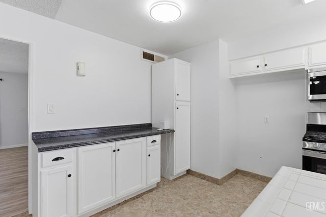 1001 White Lane, Bakersfield, CA 93307
