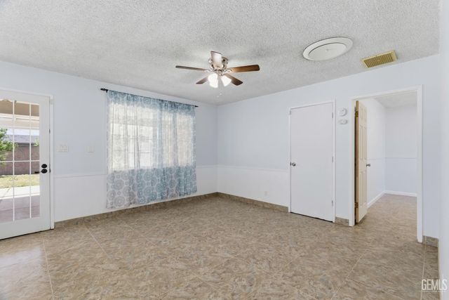 1001 White Lane, Bakersfield, CA 93307