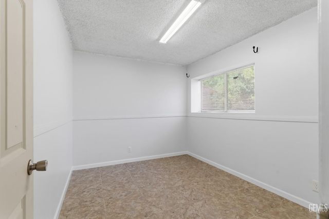 1001 White Lane, Bakersfield, CA 93307