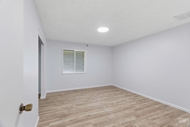 1001 White Lane, Bakersfield, CA 93307