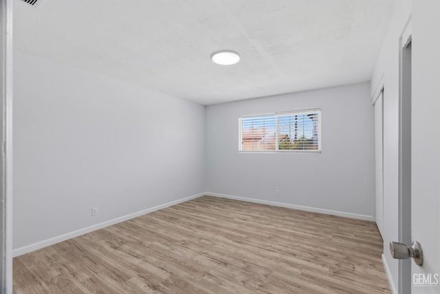 1001 White Lane, Bakersfield, CA 93307